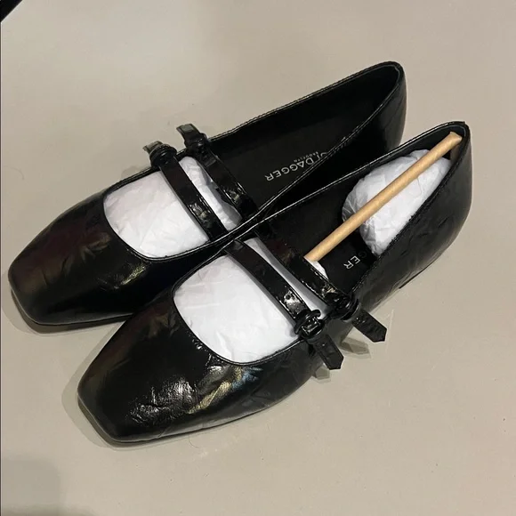 Kelsi Dagger Black Flats with Double Straps - Picture 2 of 3